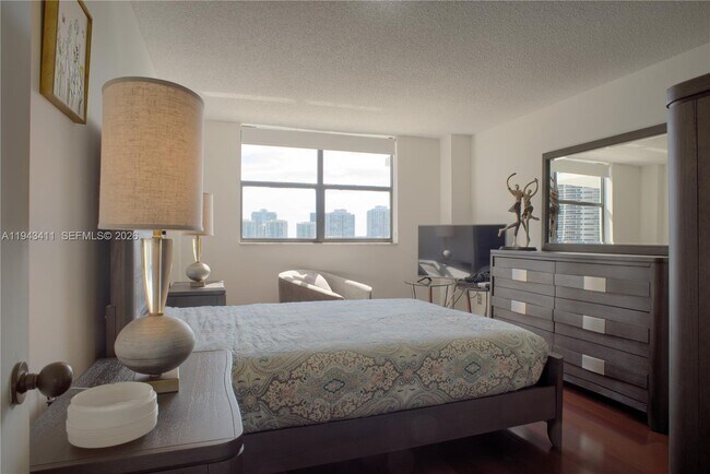 Building Photo - 210 174th St