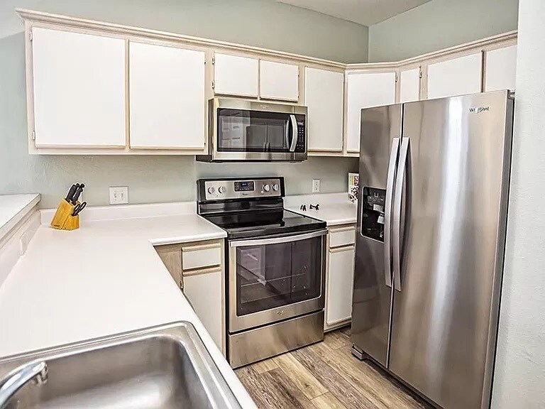 Building Photo - 1298 River Oaks Dr