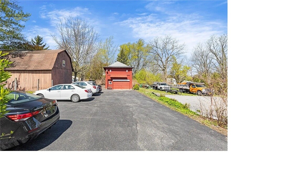 Building Photo - 3073 E Henrietta Rd