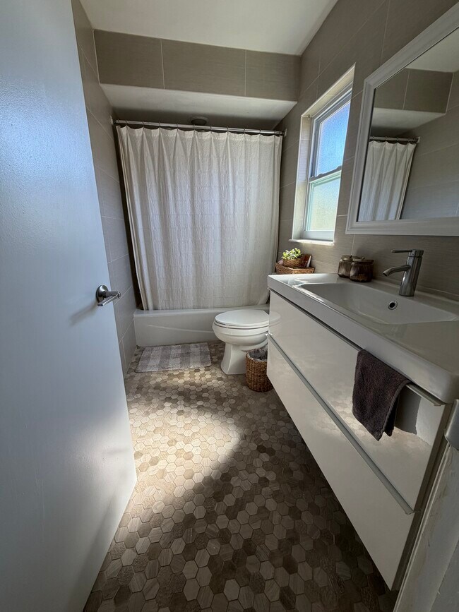 Building Photo - 14012 Middleton Way