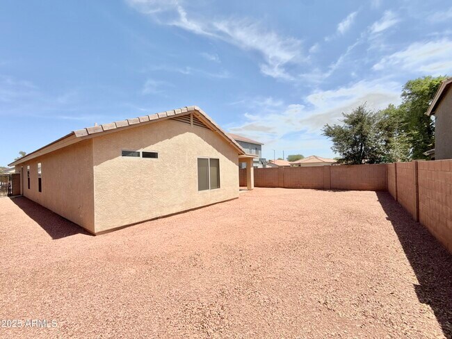 Building Photo - 13221 W Lisbon Ln