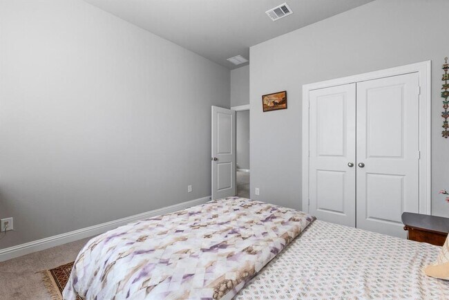 Building Photo - 2311 Pale Star Dr