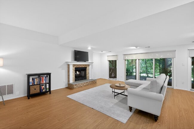 Building Photo - Elegant & Spacious Contemporary Townhome in Serene Potomac Enclave