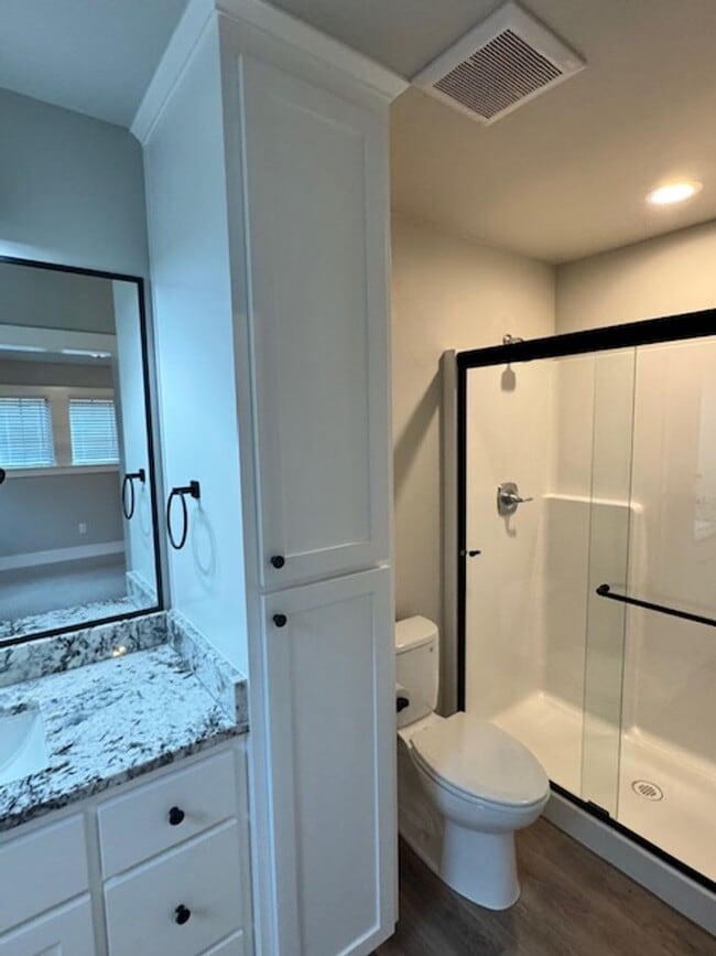 Building Photo - BEAUTIFUL CUSTOM - BUILT SINGLE LEVEL HOME...
