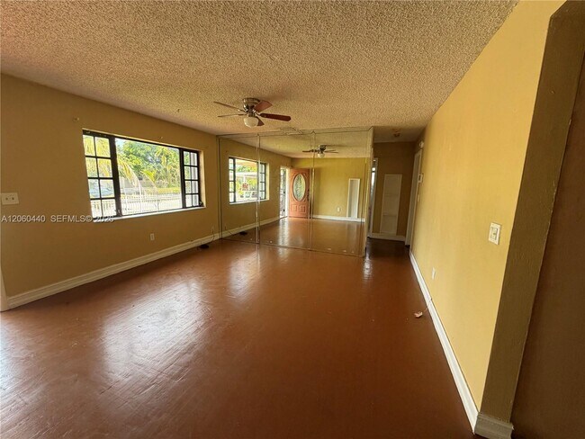 Building Photo - 17950 NW 6th Ct