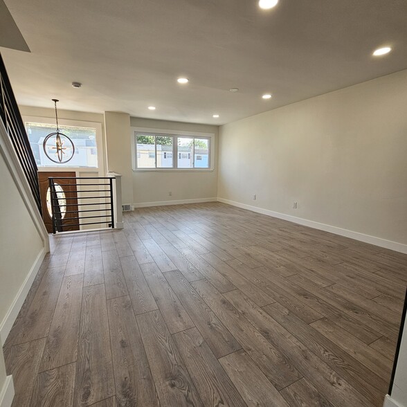 Building Photo - 3256 Birch Rd