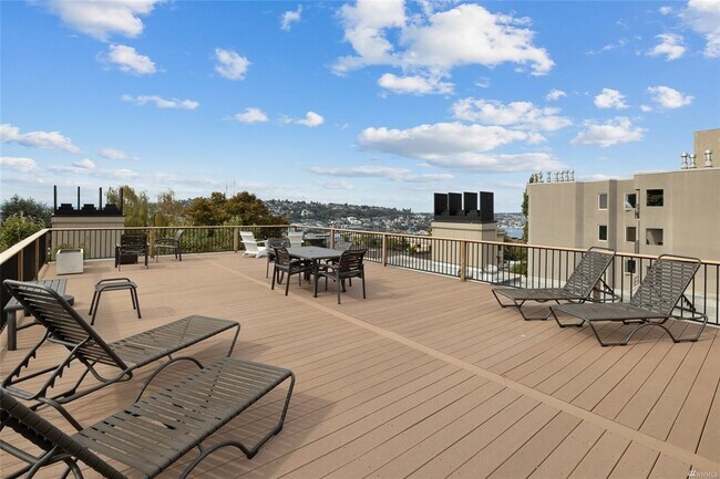 Ample rooftop furniture which the neighbors hardly use - 730 Bellevue Ave E