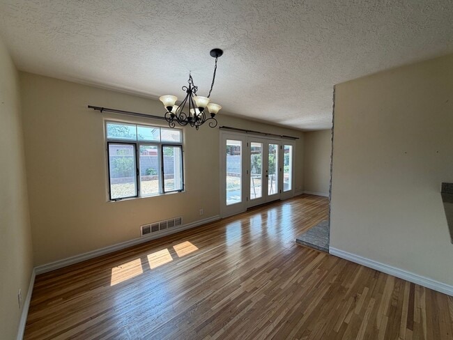 Building Photo - Spacious 4 Bedroom 2 Bathroom Home In The NE Heights!