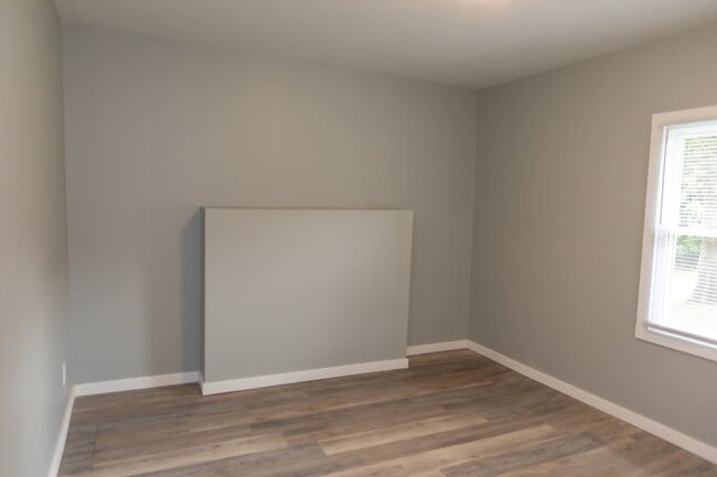 Building Photo - 2079 23rd St Dr SE
