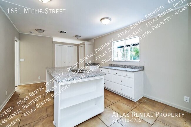 Building Photo - 1651 Millie St NE