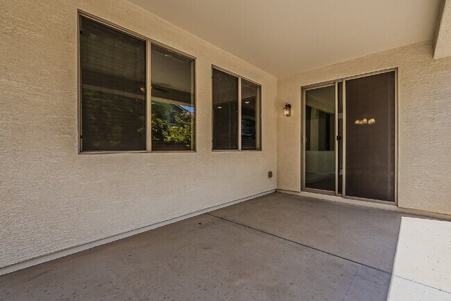 Building Photo - 3509 E Oakland St