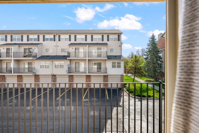 Building Photo - 29374 Glen Oaks Blvd W