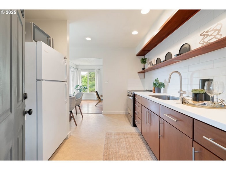 Building Photo - 841 NE 77th Ave