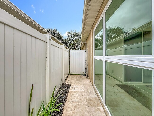 Building Photo - Gorgeous 3 bedroom 2 bath Single Family Home in Delray Beach