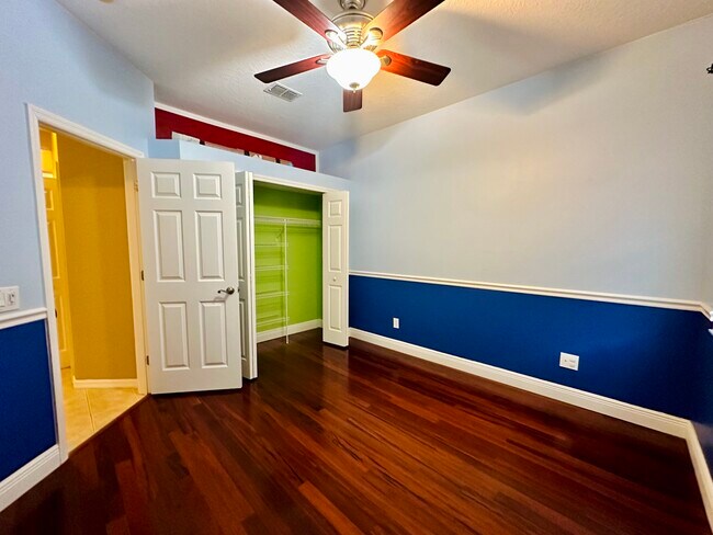 Building Photo - 17928 Timber View St