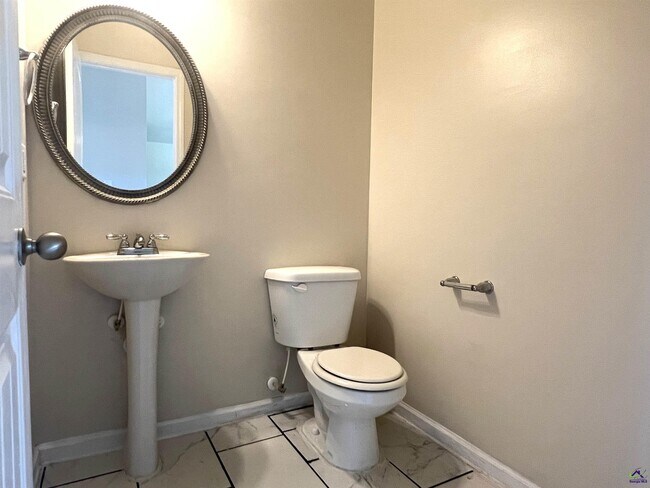 Building Photo - 807 Citrona Dr