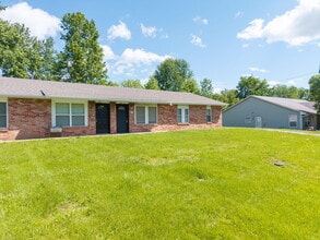 Building Photo - 2601 E Oakbrook Dr