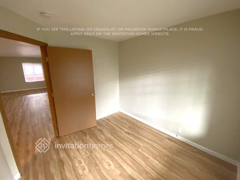 Building Photo - 20120 15th Ave E