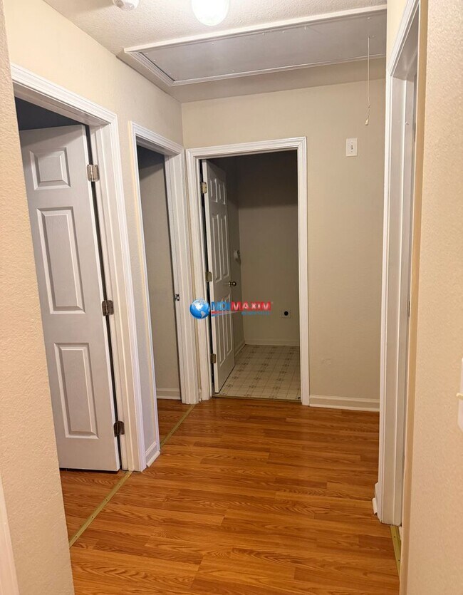 Building Photo - Spacious 3-bedroom townhouse in Riverdale