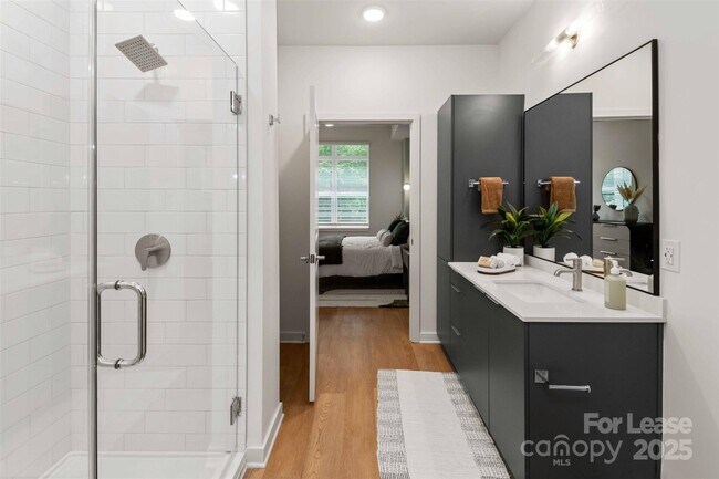 Building Photo - 3305 South Blvd