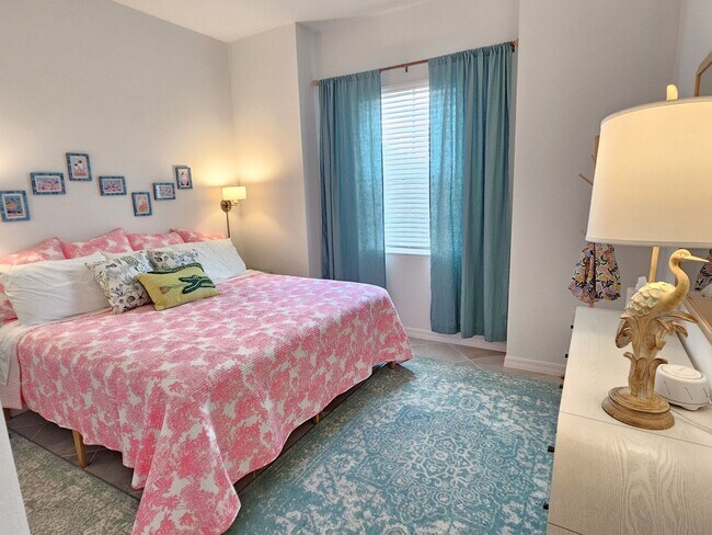 Building Photo - Seasonal Short-Tern 4 Bedroom 3 Bathroom Heated Pool Home in Wellen Golf & Country Club!