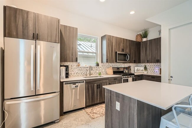 Building Photo - 2601 Francisco St