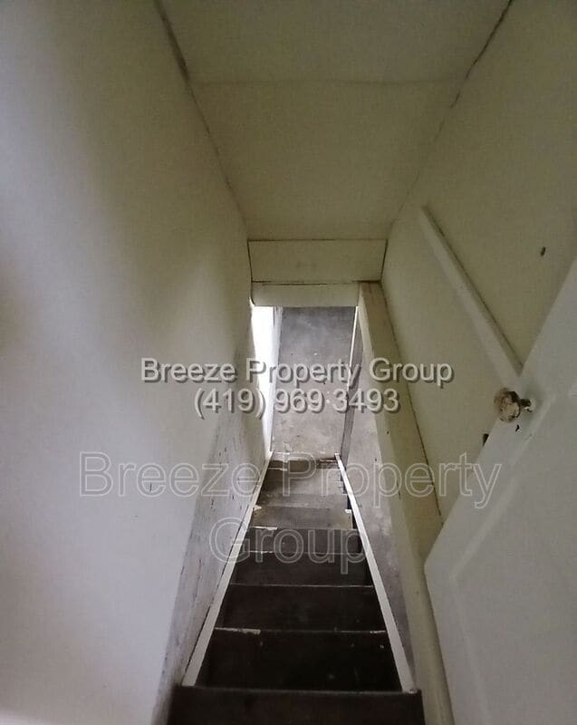 Building Photo - 503 E Vine St