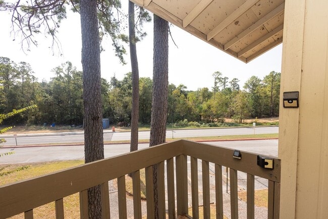 Building Photo - 15919 Golf Club Dr