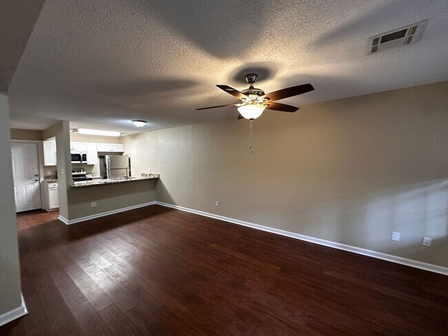 Building Photo - 797 Timber Way Court