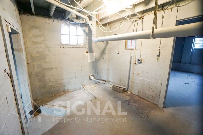 Building Photo - 1932 Portage Ave