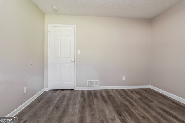 Building Photo - 15 Cedar Creek Dr