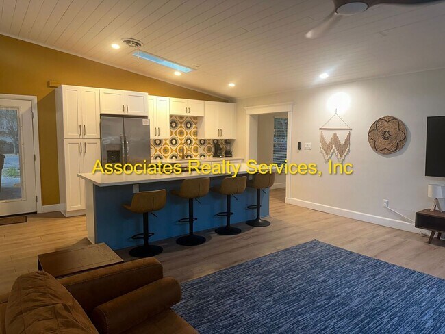 Building Photo - 3 Bed/2 Bath Spacious Home in Mason Manor! Screened Porch and Fenced Backyard!!!