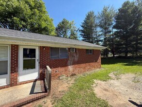 Building Photo - 133 C Pleasant Drive