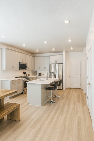 Building Photo - 11618 S Old Cedar Dr