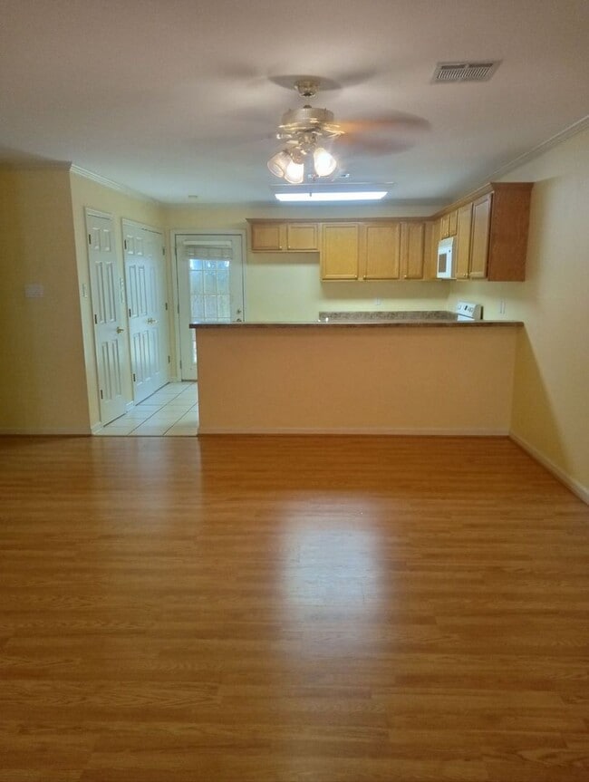 Building Photo - Now Available – 1-Level Condo in Alexandria, LA | $1,250/month