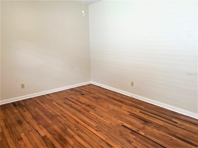 Building Photo - 310 E Poinsettia St