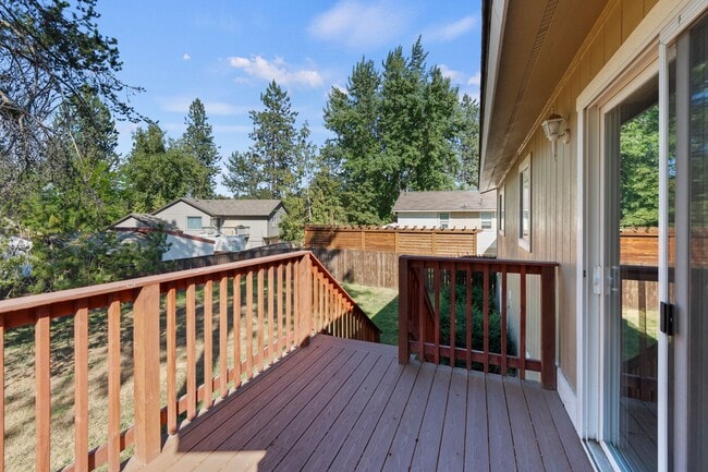 Building Photo - Post Falls ID Multi-Level Home for Rent