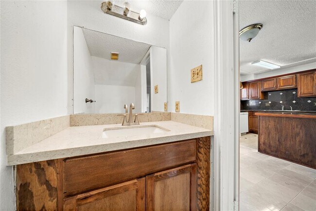 Building Photo - 9308 Westwood Village Dr