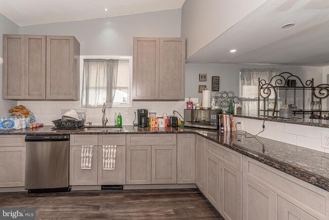 Building Photo - 801 Bethel Ave