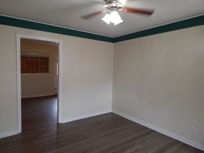 Building Photo - 2306 SW 8th Ave