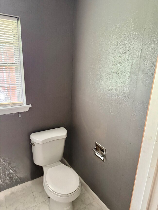 Building Photo - 1908 Peachwood Dr