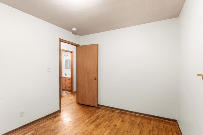 Building Photo - 1628 N Marlan Ave