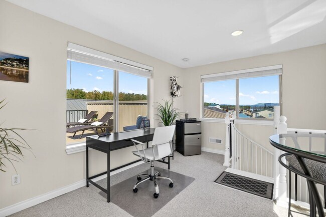 Building Photo - 18525 NE Marine Dr