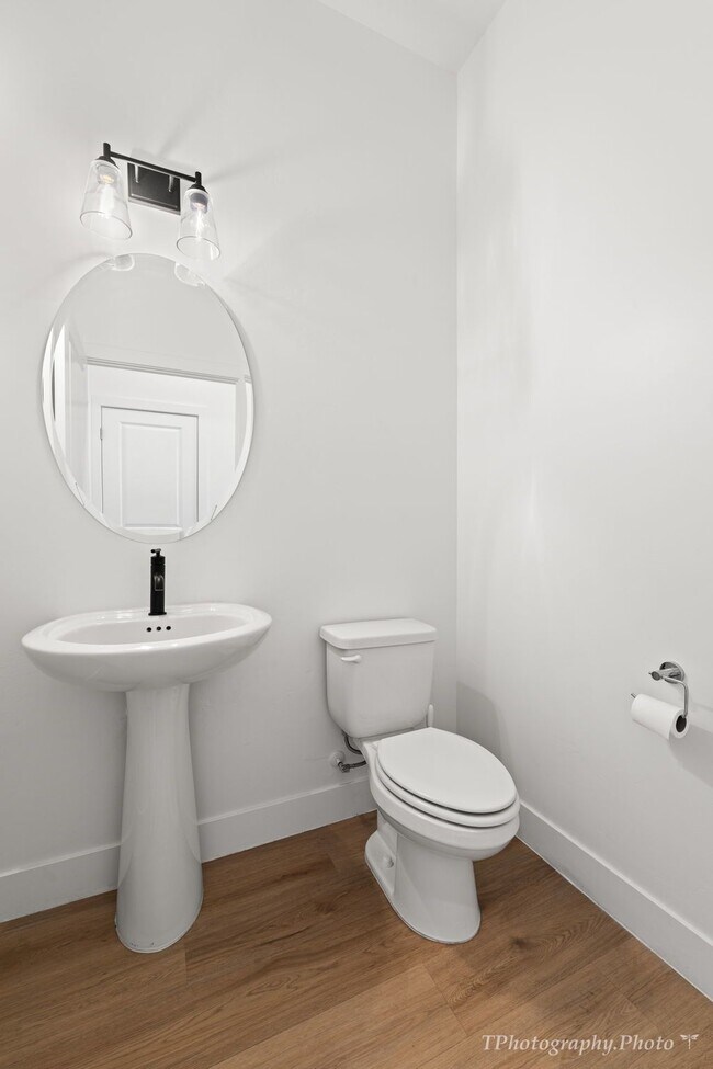 Building Photo - "Beautiful pet friendly 3-Bedroom, 2.5 Bat...