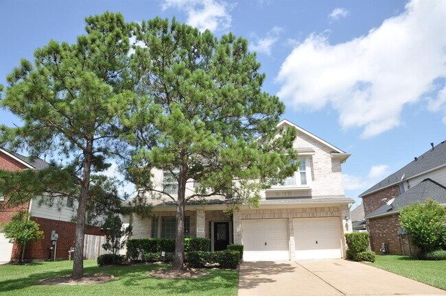 Building Photo - 2222 Drake Falls Dr