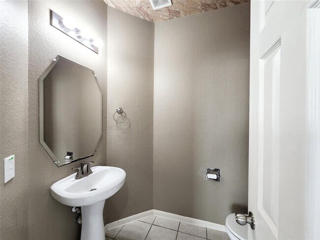 Building Photo - 5827 Eatons Creek Tr