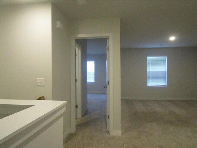 Building Photo - 5169 Un Hts Wy