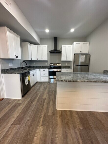 Primary Photo - 187 Neponset Ave