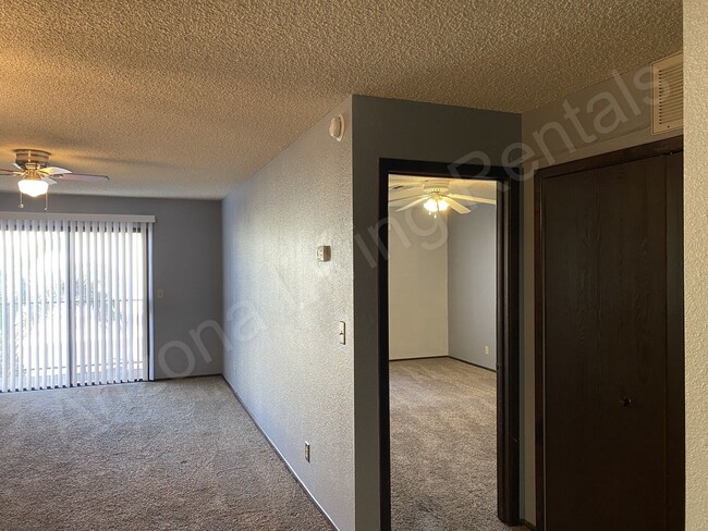 Building Photo - MOVE IN SPECIAL $500 OFF