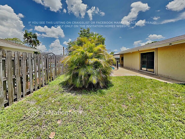 Building Photo - 562 SW 168th Way